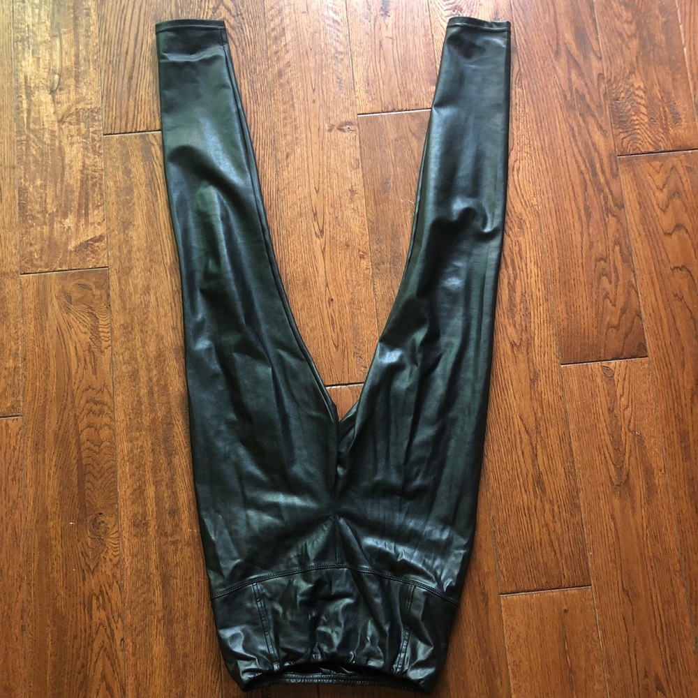 Aritzia Daria Leggings